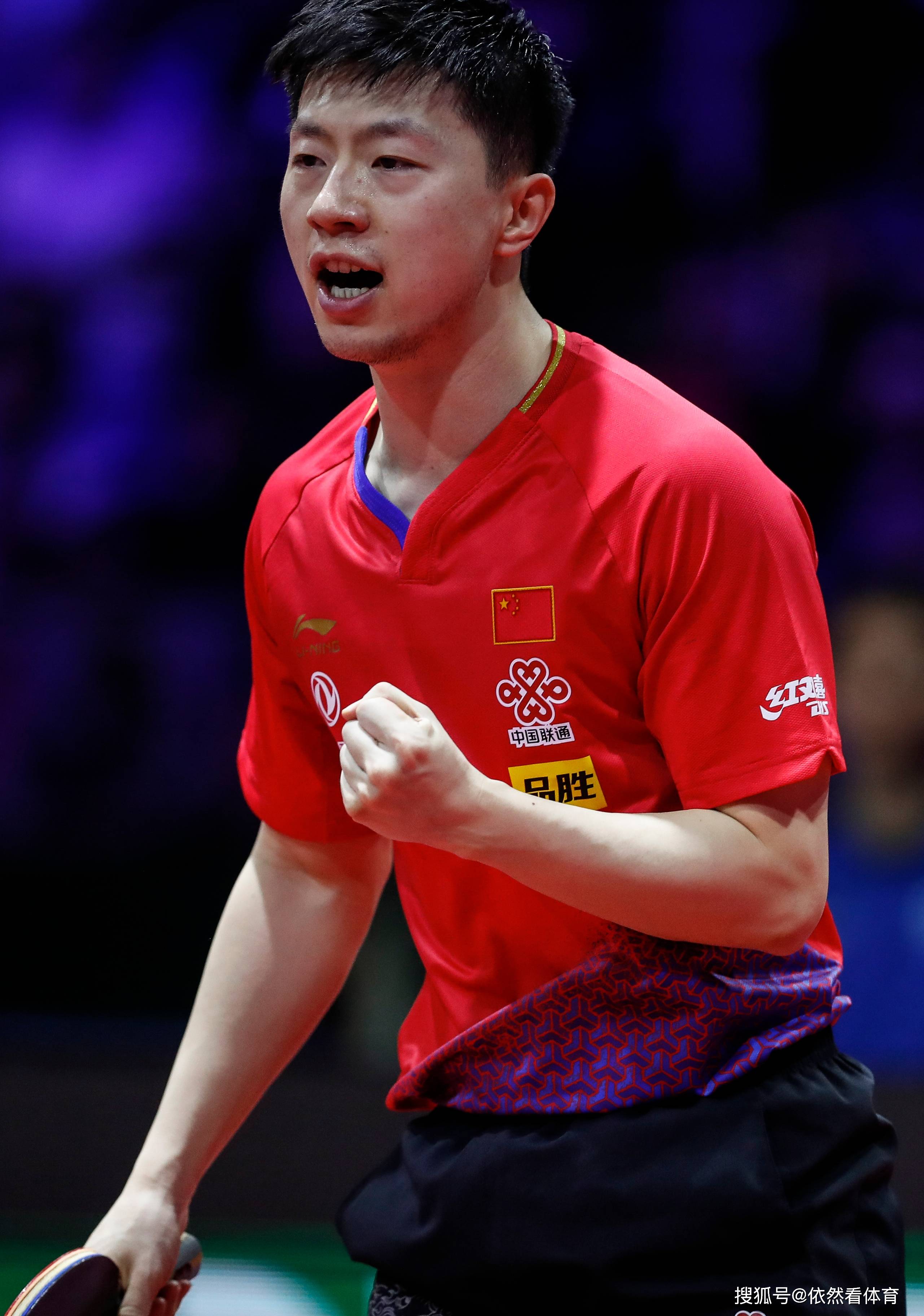 球迷们纷纷 球迷们纷纷